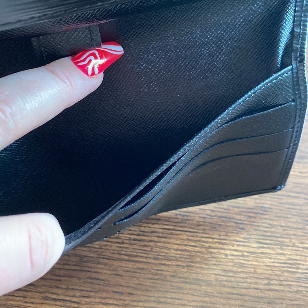 Authentic Louis Vuitton black epi wallet. Gently used no wear - Picture 8 of 8